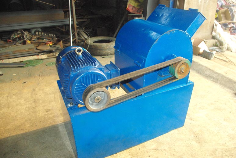 粉餅機(jī)，碎餅機(jī)，大餅打碎機(jī)，花生茶籽大豆餅粉碎機(jī)