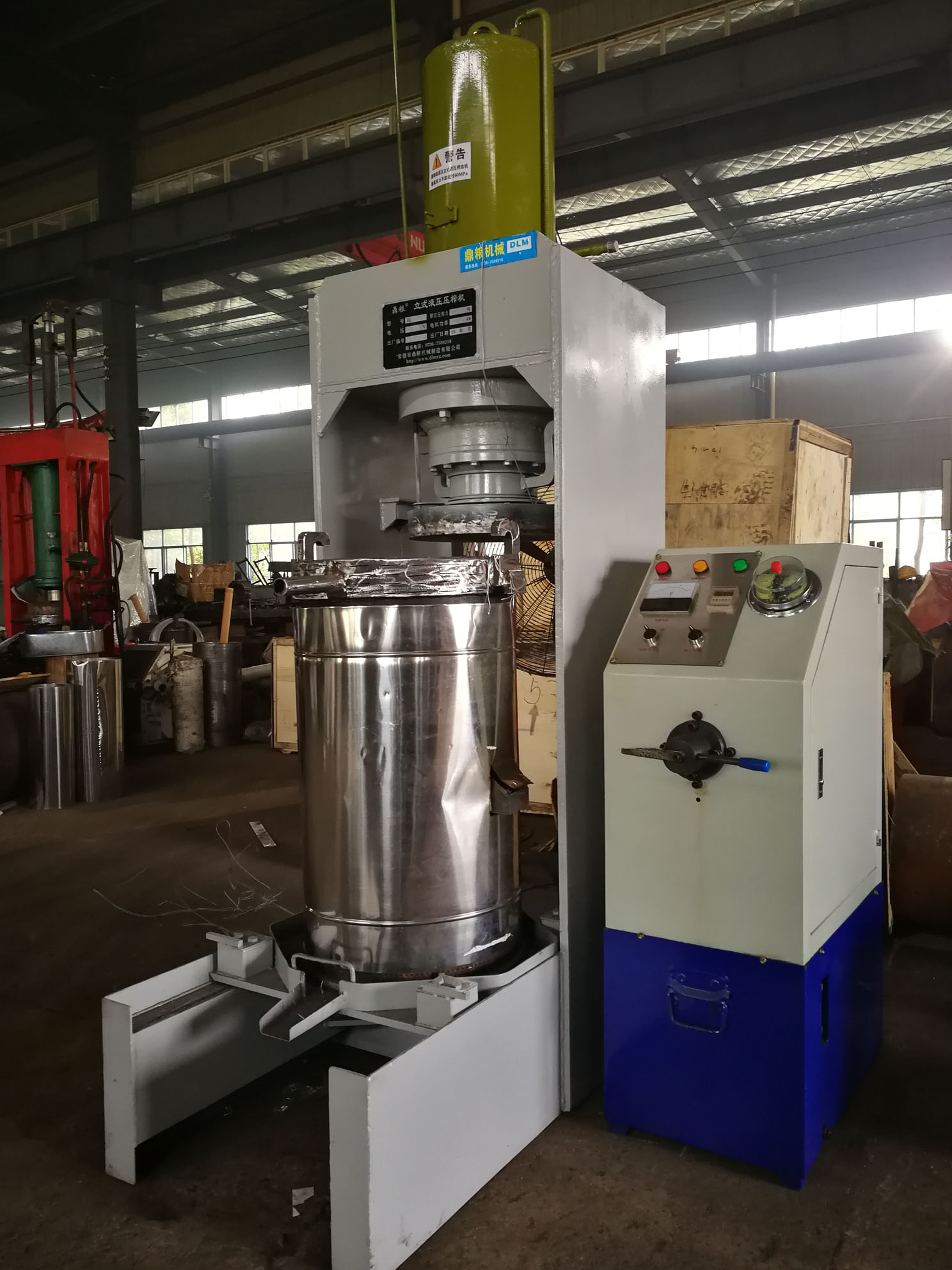 不銹鋼超高壓立式液壓壓榨機，果汁壓榨機，果渣壓榨機，藥材壓榨，油渣處理，白土壓榨